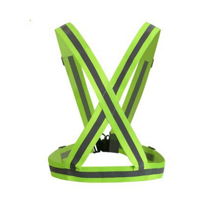 

Светоотражающий жилет разных стилей для волонтеров и строителей