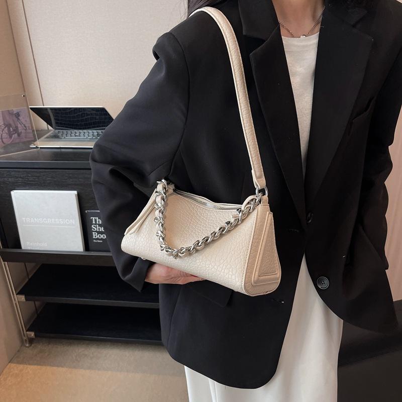 Korean niche design triangular zongzi bag women's 2025 early autumn new chain single shoulder underarm bag versatile messenger bag