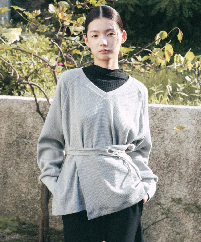 AFTERGLOWOOL V-Neck Waffle Wrap Long Sleeve T-Shirt_Grey