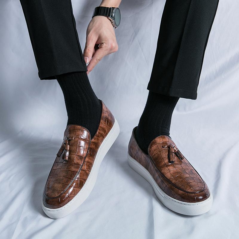 Classics Men Loafers Slip On White Wedding Men Shoes Casual Man Dress Men Fashion Moccasins Business Luxury Leather Shoes Men