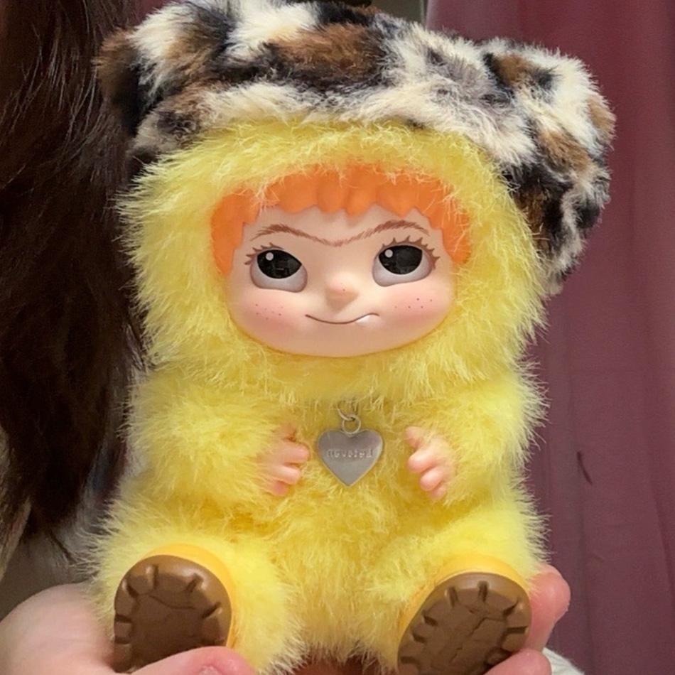 Wakuku Genuine Fuzzy Trendy Fun Party Series Blind Box Vinyl Action Figure Pendant Face Mystery Gift for Children Surprise Toy