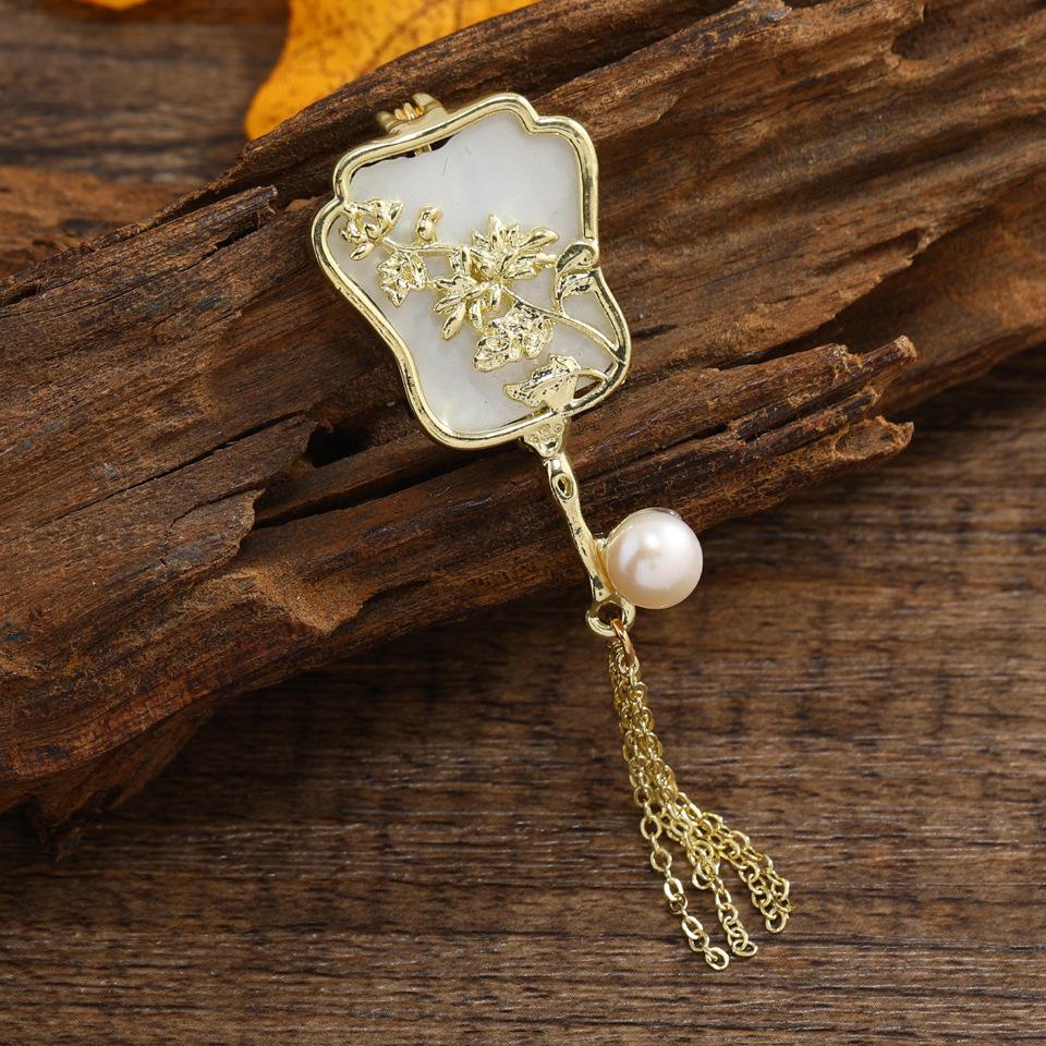 

Жемчужная брошь-веер из рогоза: Женский чонсам с кисточкой и цветочными аксессуарами