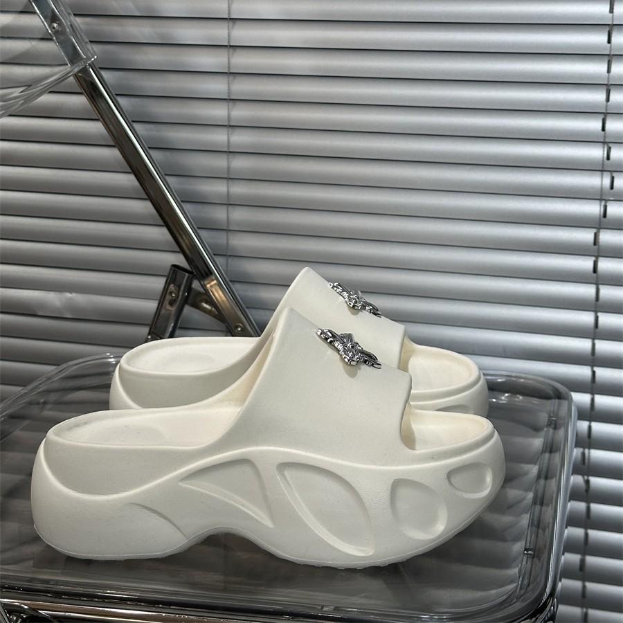 Thick-soled slippers women's new summer outer wear summer cool slippers go out to increase the height of students