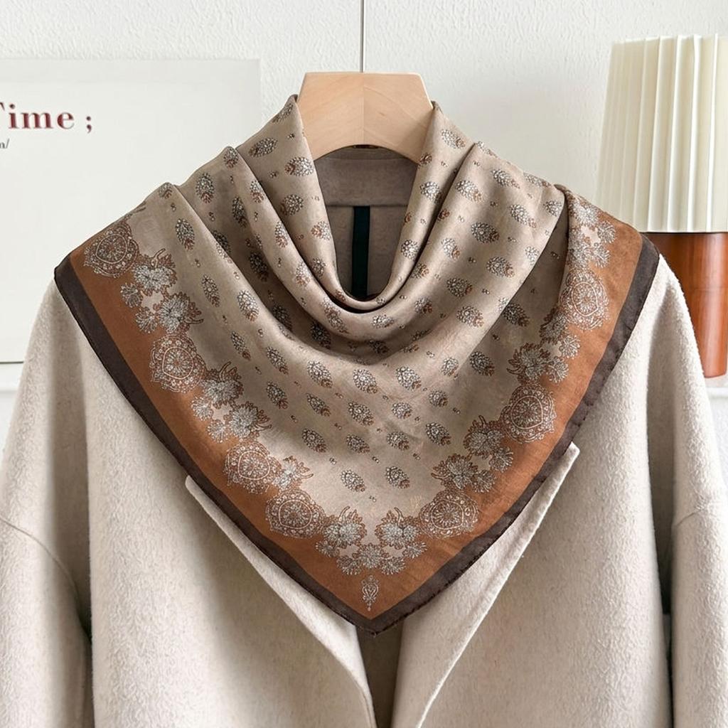 Light luxury retro 71 new double-sided heterochromatic small square scarf women's spring and autumn fashion versatile scarf neck protection decorative