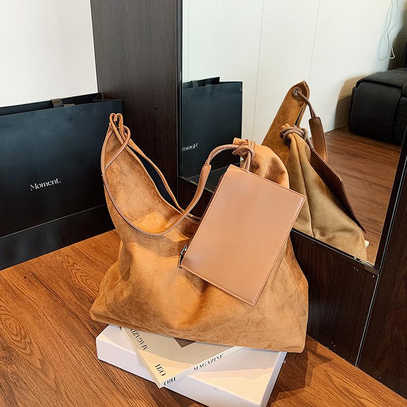 Bag Women's Large Capacity 2025 New Autumn and Winter Matte Retro Shoulder Bag Casual Work Commuter Child and Mother Tote Bag