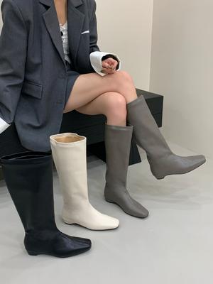 Design Sense Knight Boots 2025 Autumn and Winter New Pointed High Boots Low Heel Versatile Thin Boots Women