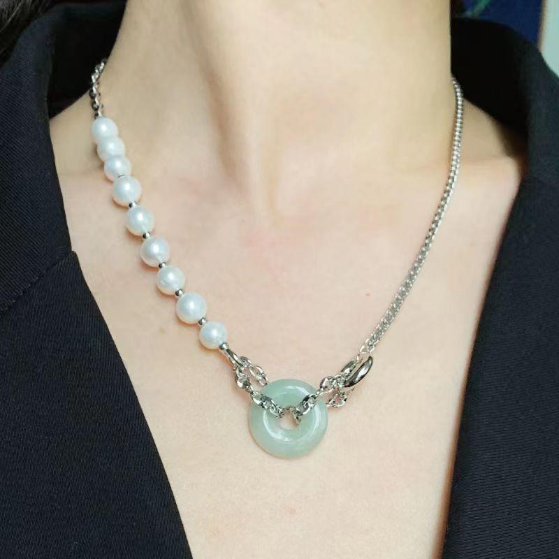 Laurel fairy rabbit zircon necklace female niche design advanced sense cute sweet versatile smart jade rabbit collarbone chain