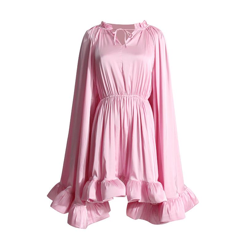 Sommermode 2025: Plissiertes Taillen-Rüschenkleid im Cape-Stil für Damen