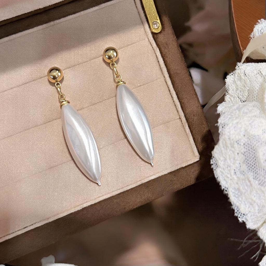 Soft Pearl Earrings with Diamond Shaped Pearl Earrings, Court Style Retro and Fashionable Earrings, with A Niche Temperament