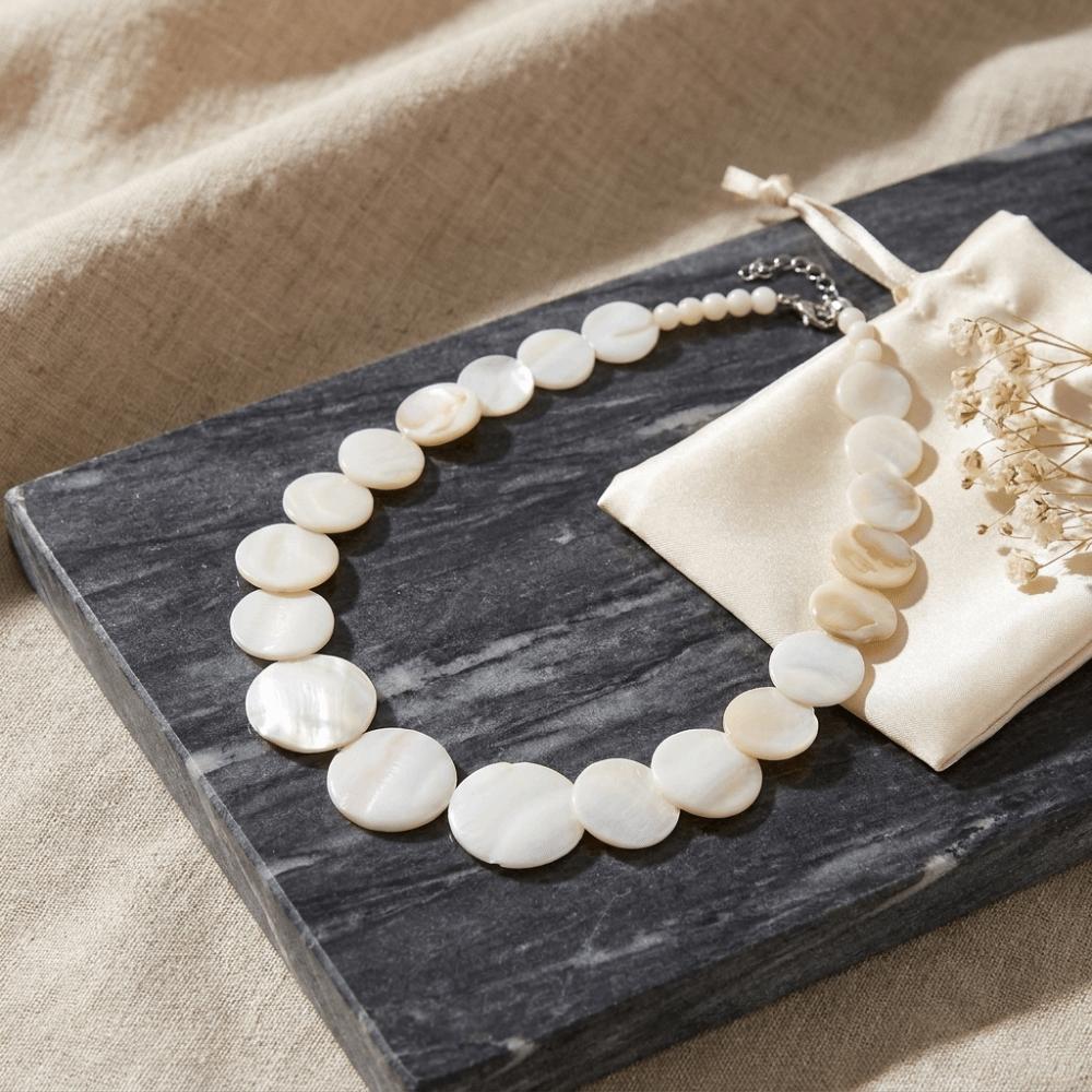 Unregelmäßige Runde Muschel Anhänger Halskette Leichter Weißer Choker Natürliche Böhmische Halskette Geschenk