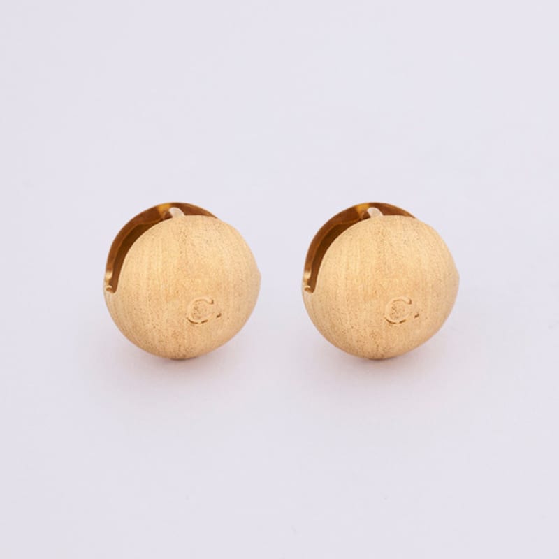 COLLECT SYNERGY c. engraved ball gold earrings