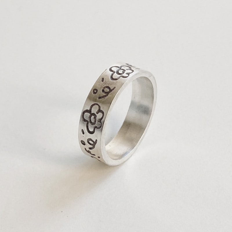 

M.M.E m.m.e _37 No coloring X