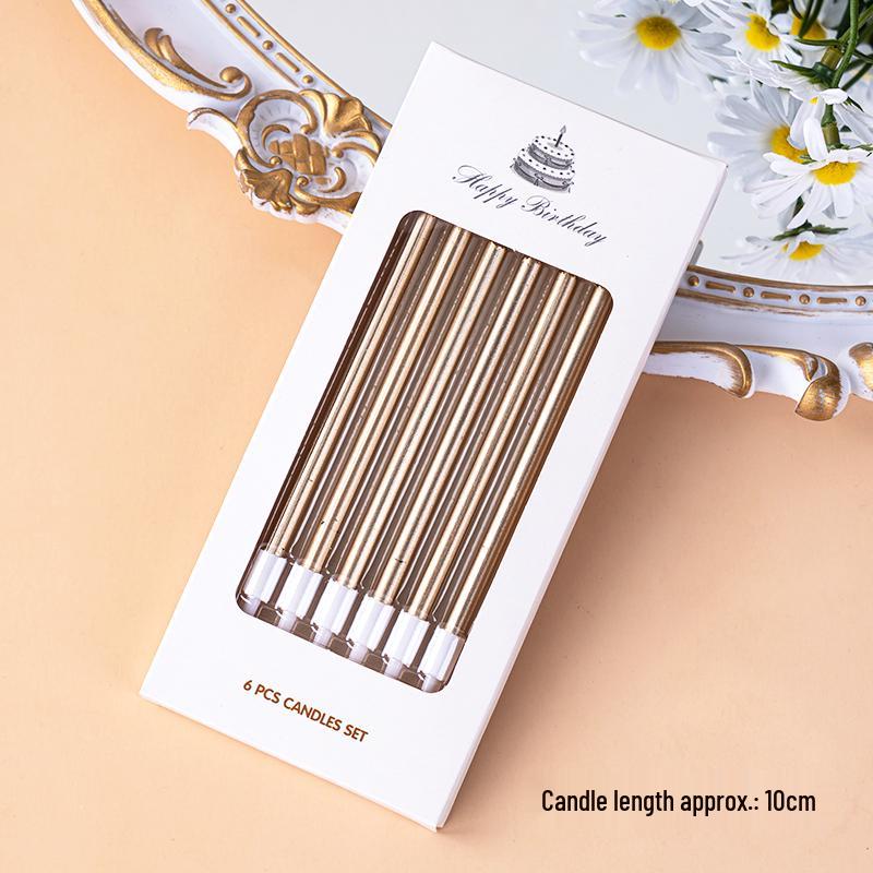 Minimalistischer Tulpen-Kuchenaufsatz mit frischen Blumen und Band für den Muttertag oder Geburtstag