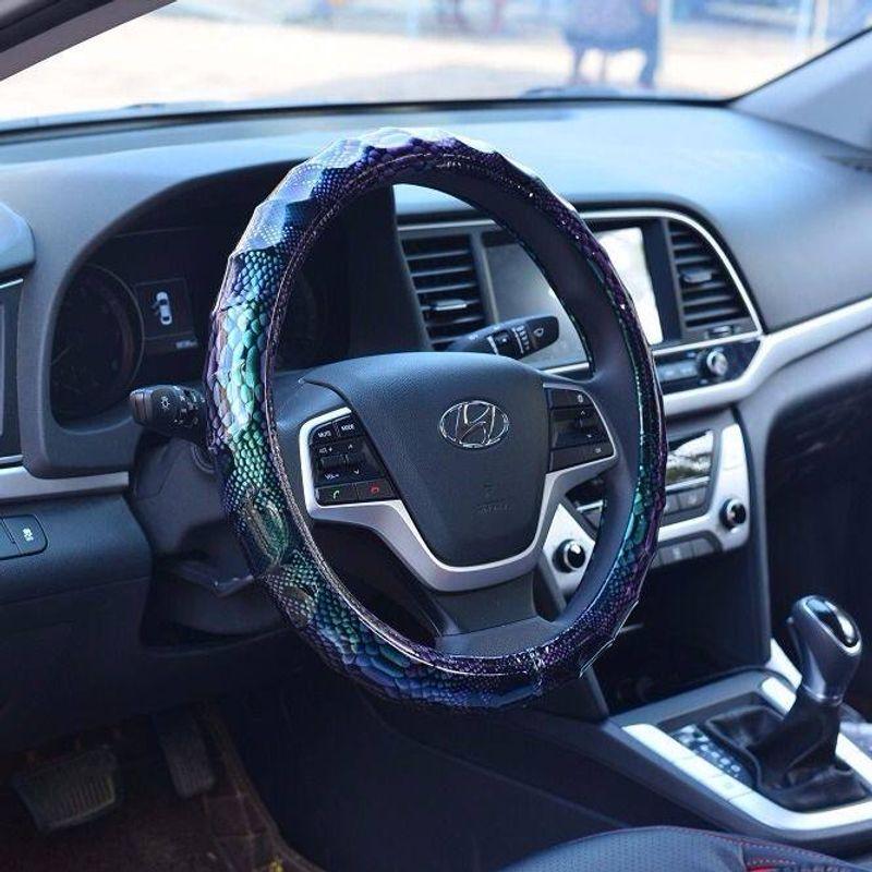 New Snake-Pattern Pu Steering Wheel Cover, Bright Leather Handle Cover for Cars, Universal for All Seasons, Non-Slip Car Steering Wheel Cover