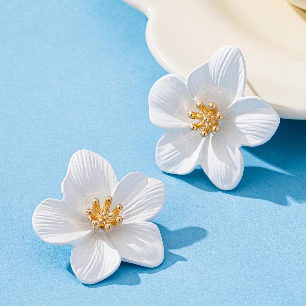 Exquisite European & American Style Flower Stud Earrings: Elegant and Simple Design for Women