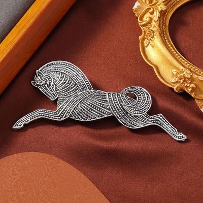 Retro Style Brooch Enamel Golden Plated Horse Design Brooch Pin Suit Collar Lapel Badge Stylish Accessory
