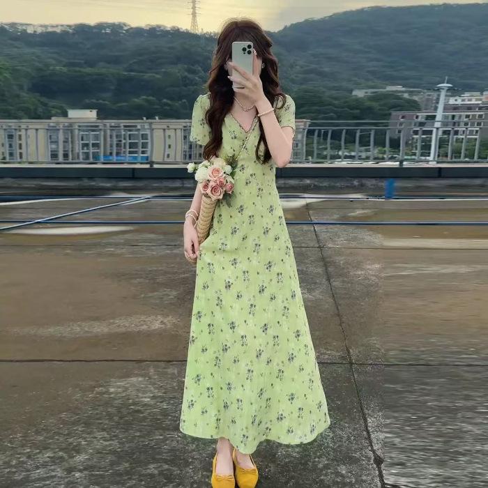 Plus Size Elegant V-neck Floral Puff Sleeve A-line Dress - Slimming Summer Arrival Extra Large