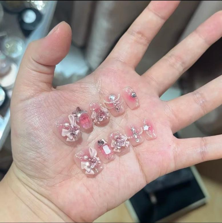 

Xiaohongshu Influencer Handmade Butterfly Bow Diamond Nail Art XS