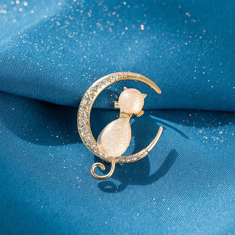 Elegant Korean-Style Flower Brooch: Versatile Fashion Accessory In Alloy