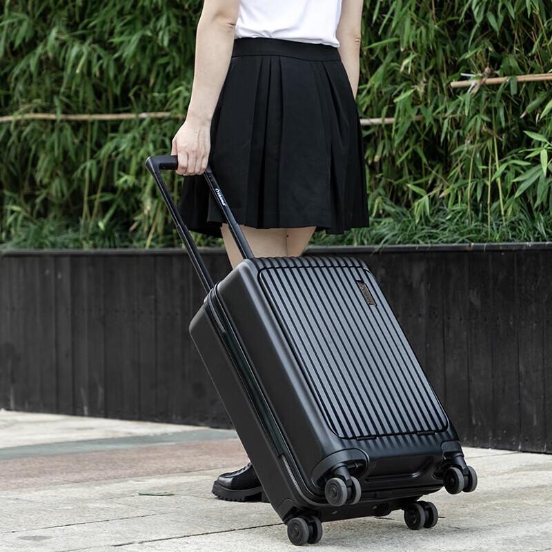 Diplomat DS-13099 Classic Front-Opening Carry-On Suitcase