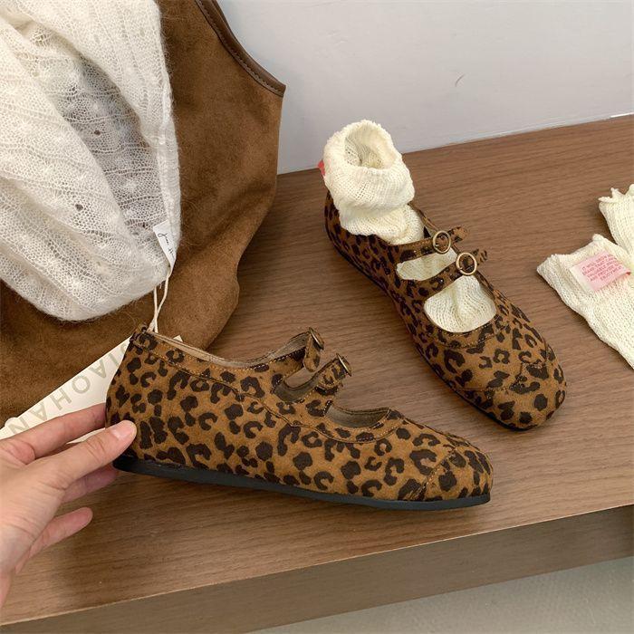 2025 New Korean Version Retro Suede Square Head Double Buckle with Flat Sole Single Shoes, Evening Style Versatile Height Increase Mary Jane Shoes 