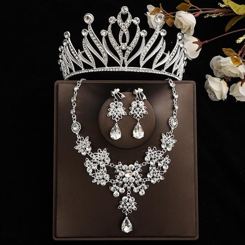 Ensemble Nuptial Féerique: Couronne, Collier & Boucles d'oreilles – Parfait pour un Mariage ou un Anniversaire