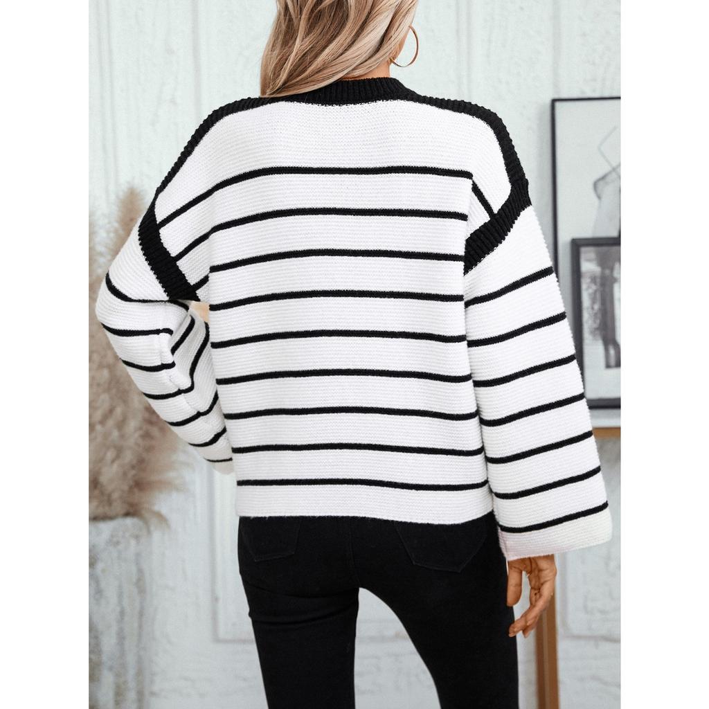Autumn and Winter New Round Neck Loose Black and White Striped Pullover Long Sleeved Knitted Sweater