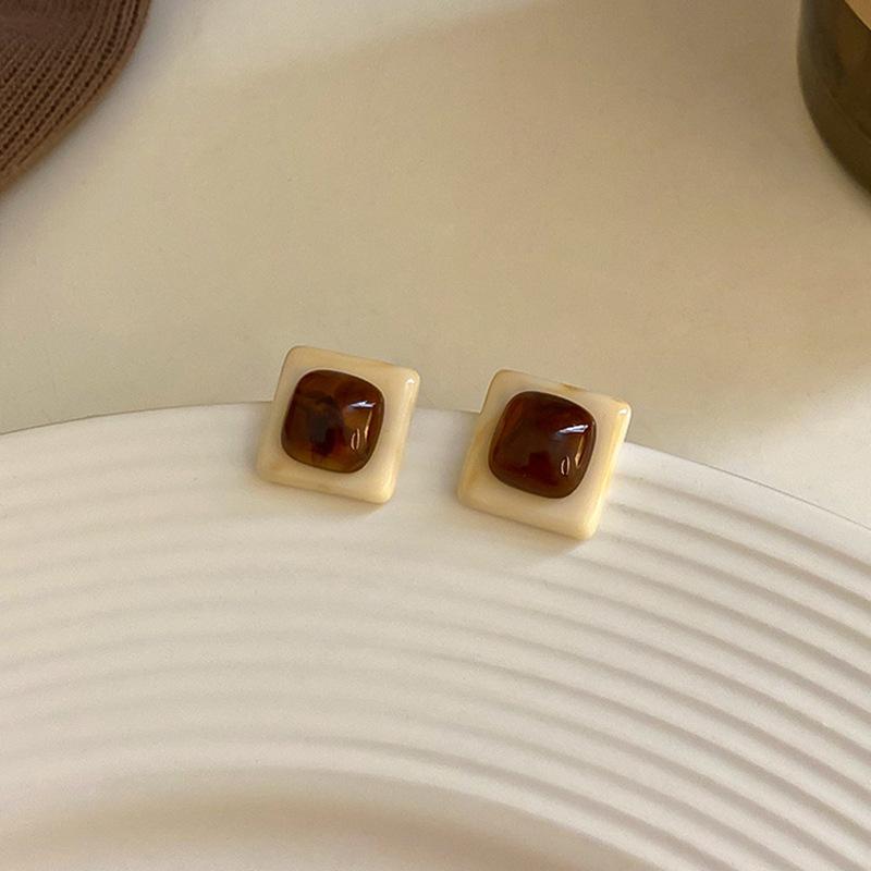 Maillard coffee color oval earrings niche simple versatile stud earrings fashion temperament high sense earrings women