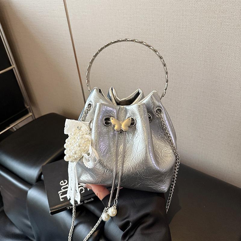 Niche Design Bag Women's 2025 New Summer Fashion Portable Bucket Bag Versatile Commuter Chain Messenger Bag