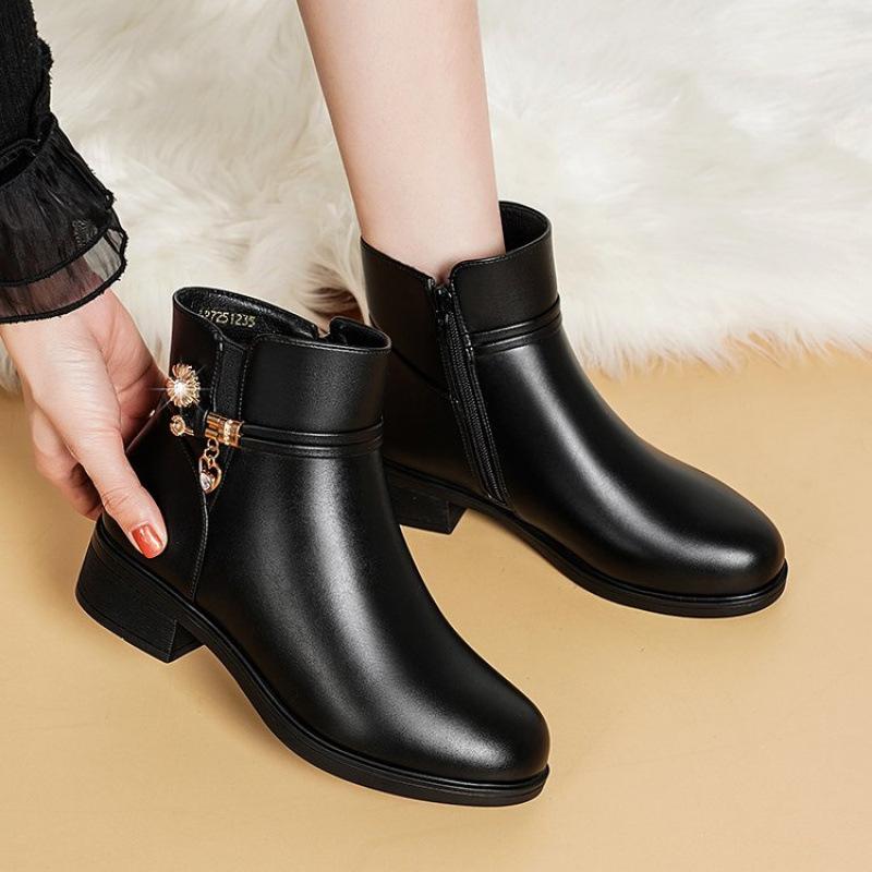 Mom Shoes Cotton Shoes Women's Autumn and Winter Velvet Women's Short Boots Women's Boots Leather Shoes Medium Heel Women's Shoes