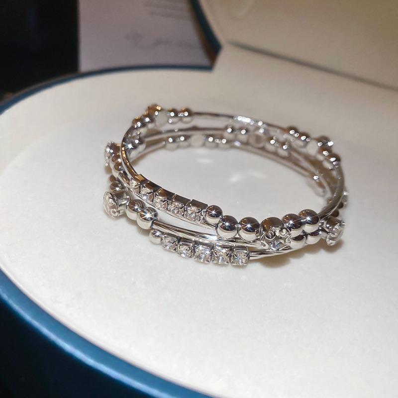 Diamond-encrusted multi-layer geometric round opening bracelet, metal bracelet, bracelet, light luxury high-end jewelry.