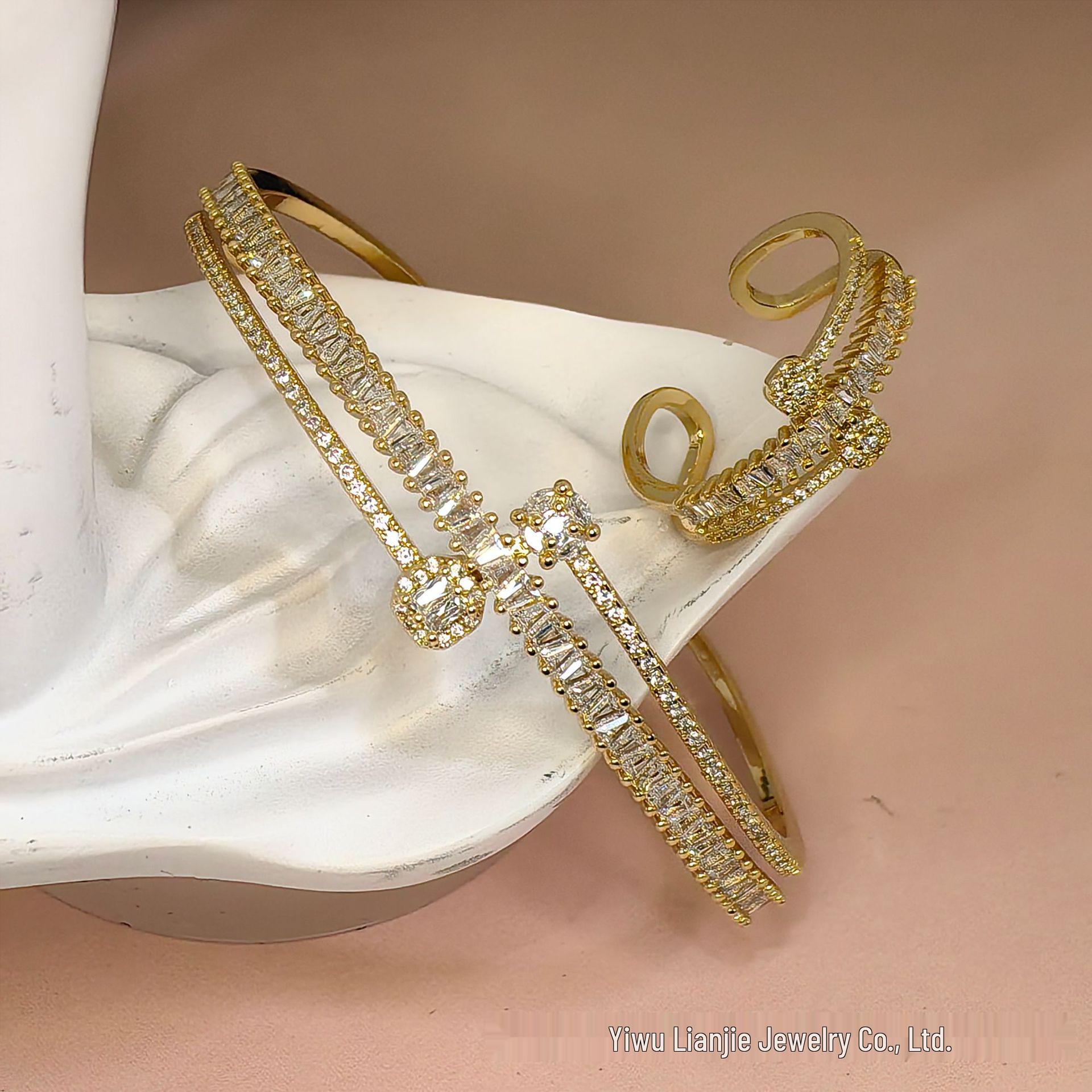 

Real Gold-Plated Luxury Bangle and Ring Set with Diamonds золотой