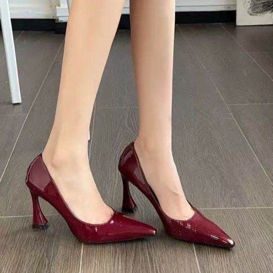 Burgundy thick heel pointed high heels women's summer 2025 new patent leather shallow mouth temperament sexy commuting shoes
