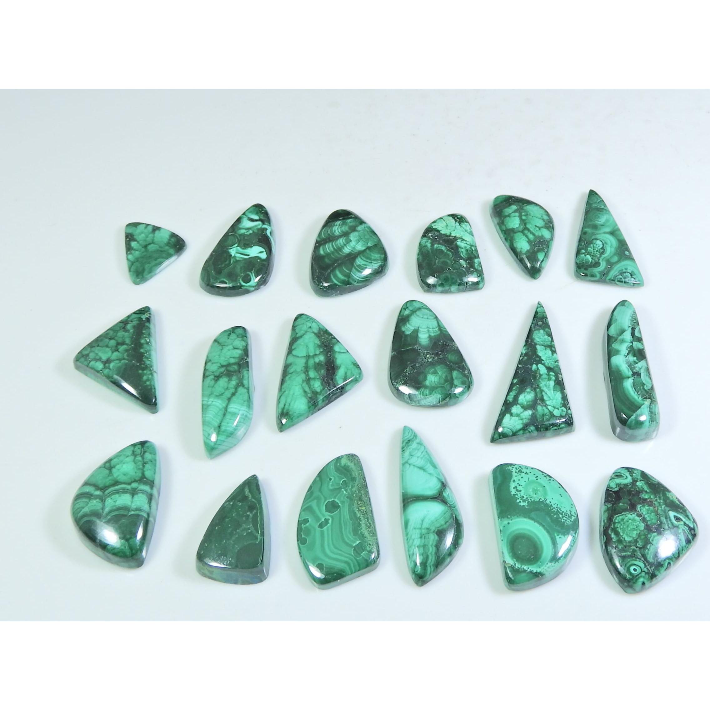 

224 карата. Кольцо из натурального зеленого малахита, размер, фантазийный кабошон, лот 18 шт. C-270