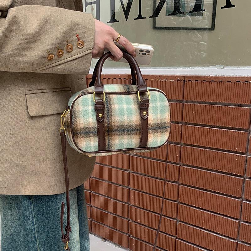 2023 Retro Karierte Woll-Bowlingtasche für Damen - Vielseitige College-Stil Schulter- & Umhängetasche