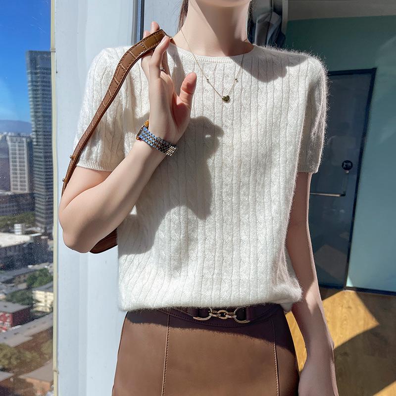 Women's Cable Knit Cashmere Sweater - Round Neck, Five-Sleeve, Solid Color, Perfect for Spring and Autumn.