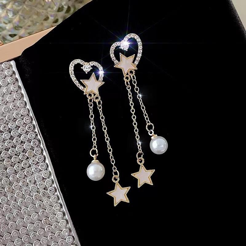 Light Luxury Temperament Design Sense Love Earrings Women's New Stud Earrings Retro High-end Sense Versatile Trendy Earrings