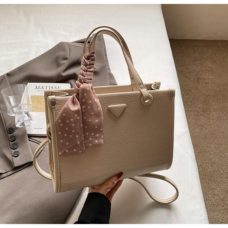 Large Capacity Summer New Lightweight Shoulder Bag Women's Trend 2025 Niche Design Portable Tote Messenger Bag