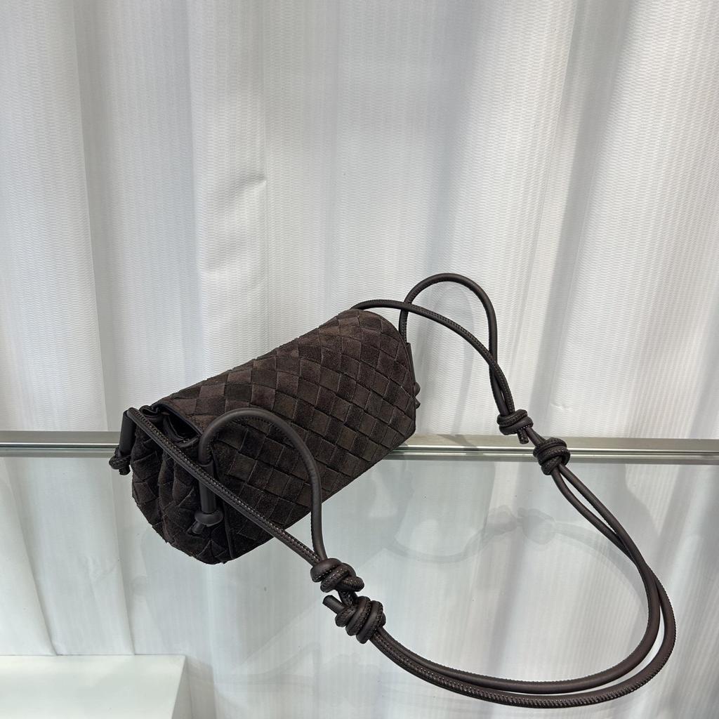 Sac bandoulière carré rétro en cuir de vachette dépoli avec bandoulière réglable