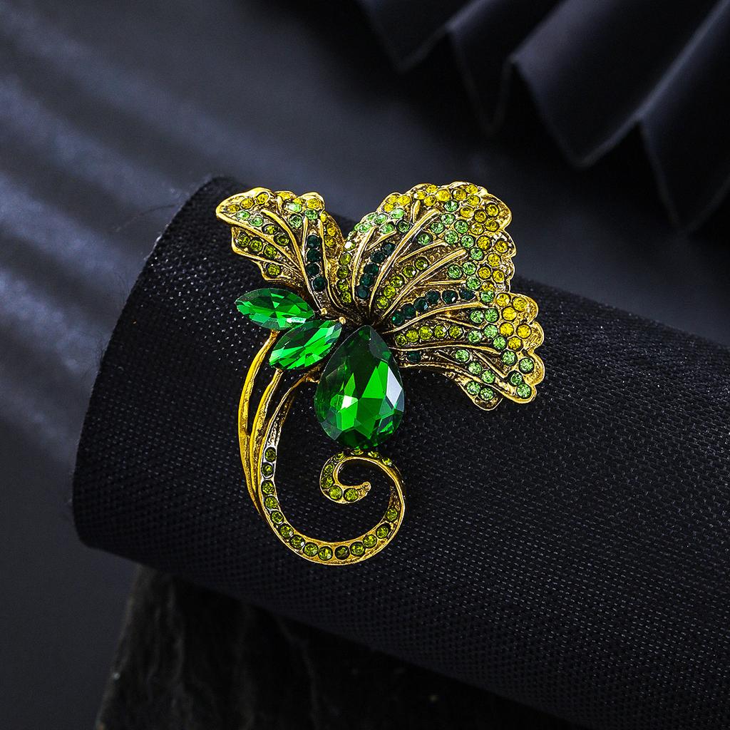 Retro Exquisite Fashion Flower Brooch Temperament Versatile High-end Clothing Accessories Pin Anti-light Dress Accessories