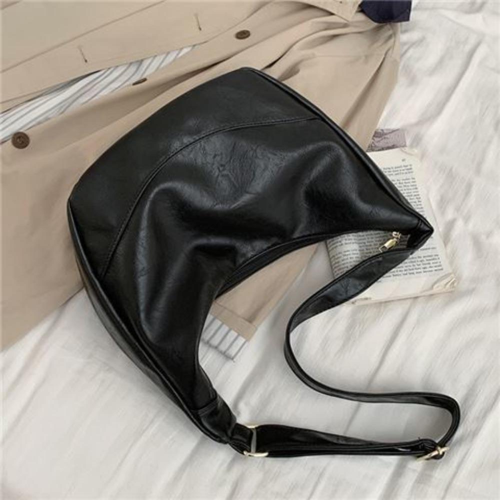 Casual large-capacity bag Autumn and winter female tide retro dumpling bag Korean versatile messenger saddle bag