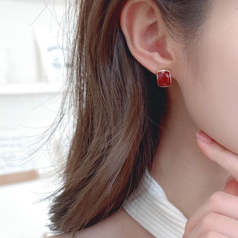 Women's light luxury design elegant Vintage enamel geometric earrings fashionable and versatile, niche design earrings