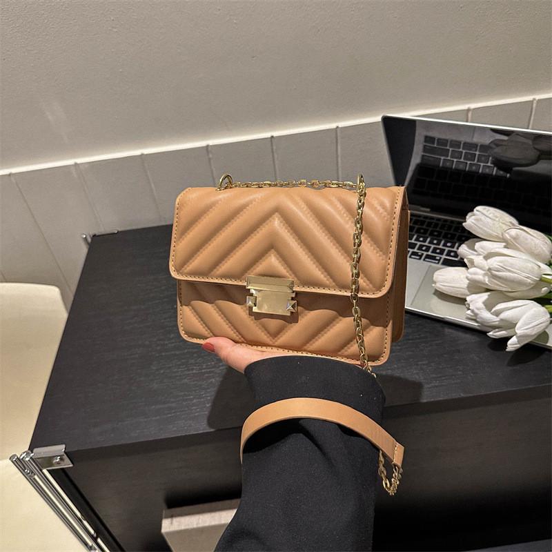 Fashionable Quilted Polyester Crossbody Bag For Women With Chic Street Style Design
