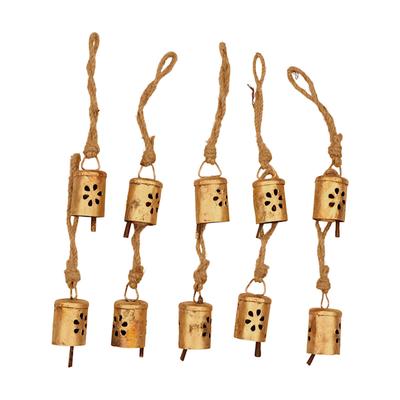 10 Stück Rustikale Goldene Ausgeschnittene Glocken mit Seil, Handgefertigte Vintage-Windspiele für Veranda, Bauernhaus-Weihnachtsbaumschmuck, Boho DIY Bastelbedarf