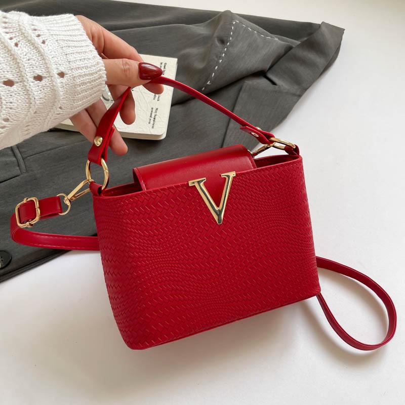 Light Luxury Fashion 2025 Autumn New Shoulder Retro Personalized Messenger Trend Women's Bag Handbag Small Bag