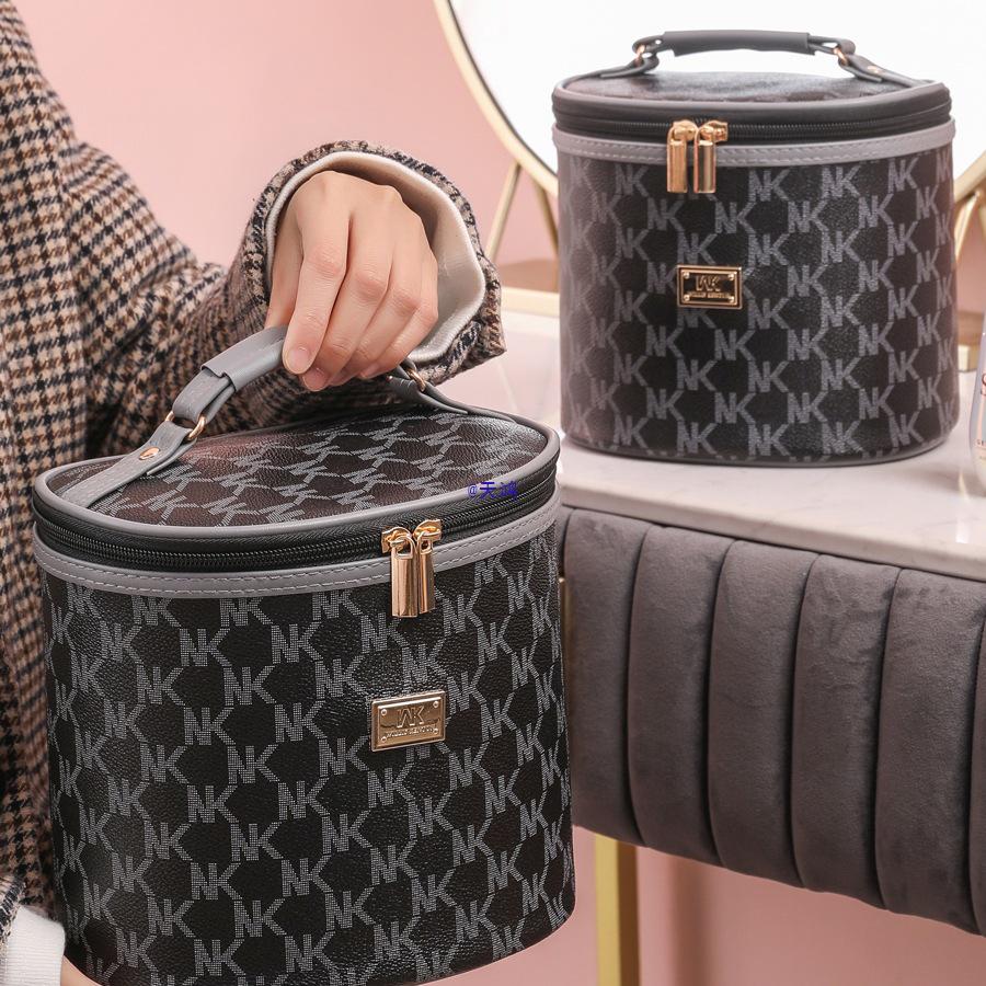 Women's Large Capacity 3D Portable Cosmetic Bag - 2024 Handheld Case