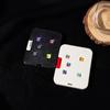 Tragbarer Presswürfel Kartenwürfel Kartenförmiger Würfelbecher Mechanisches Klicker-Spielzeug Familienabend Casino-Themenparty Brettspiel Requisite