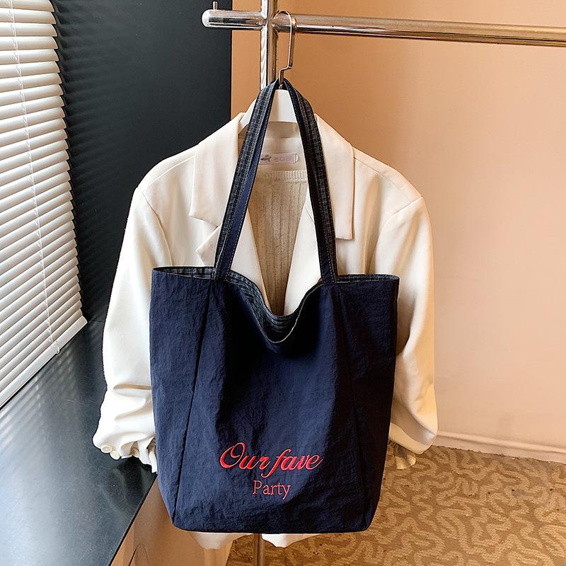 Niche Design Literary Shoulder Bag Women's New Casual Versatile Tote Bag Simple and Lightweight Cloth Bag
