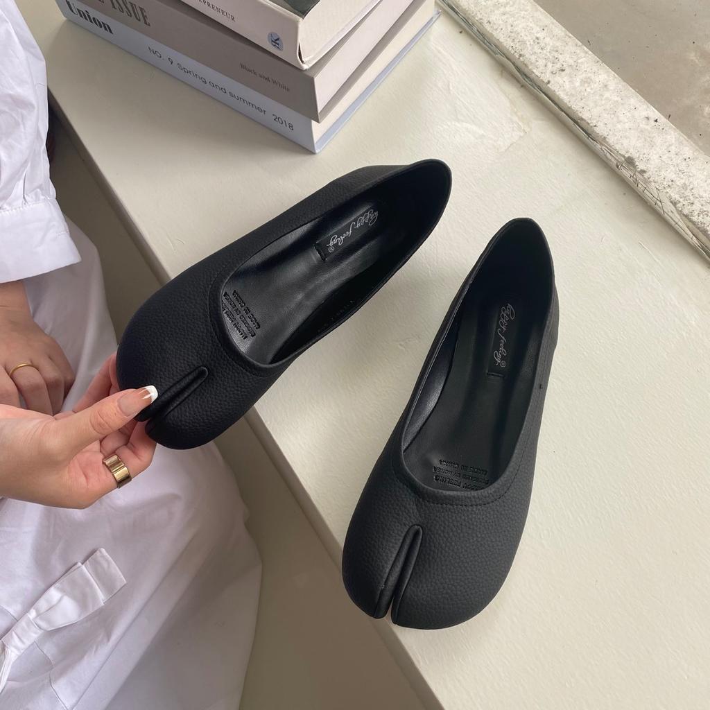 Fashion Flat-Bottomed Bean Pig'S Foot Single Shoes For Women In 2025, Horseshoe Split-Toe Thumb Pig'S Foot Boat Shoes, Ladle Shoes