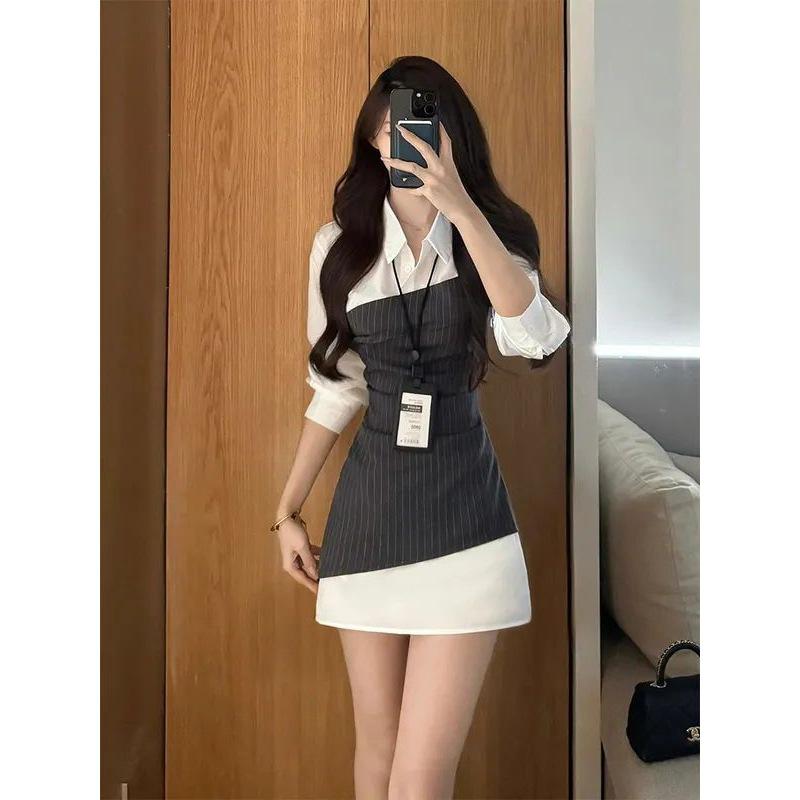 Elegant Waist-Cinching Slim-Fit Petite Splice Dress